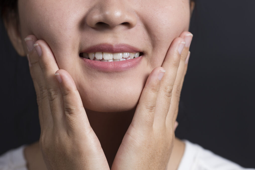 Woman,Has,Tooth,Ache The Lowe Centre Sensitive Teeth Solutions