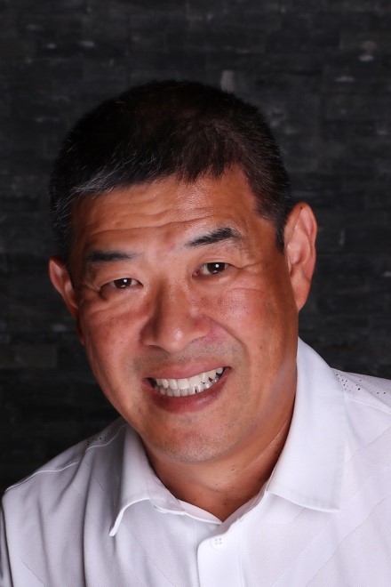 Dr Lowe Profile Pic 2025